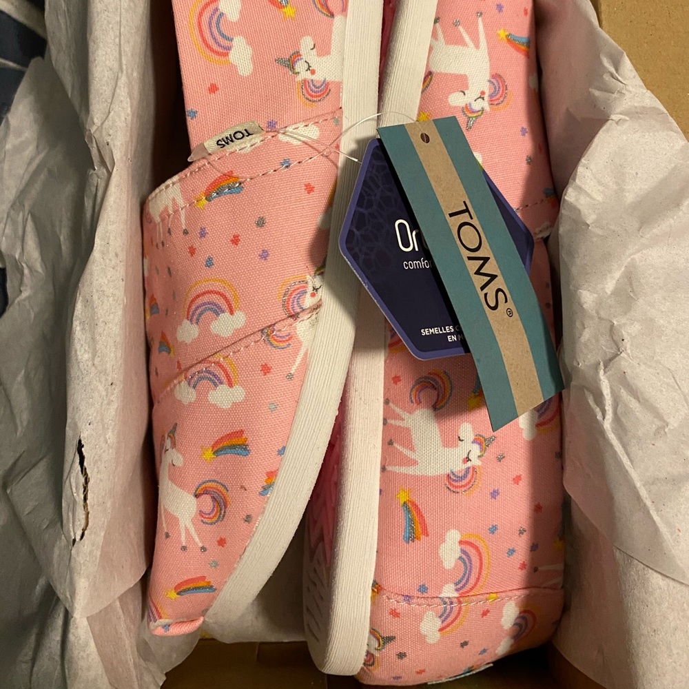 Brand new in box with tags, women’s size 8 Toms.